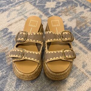 Dolce Vita Beige and Gold Platform Sandals (9)